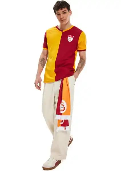 Galatasaray Lisanslı Erkek Metin Oktay T-Shirt Şık ve Konforlu Spor Giyim Seçeneği