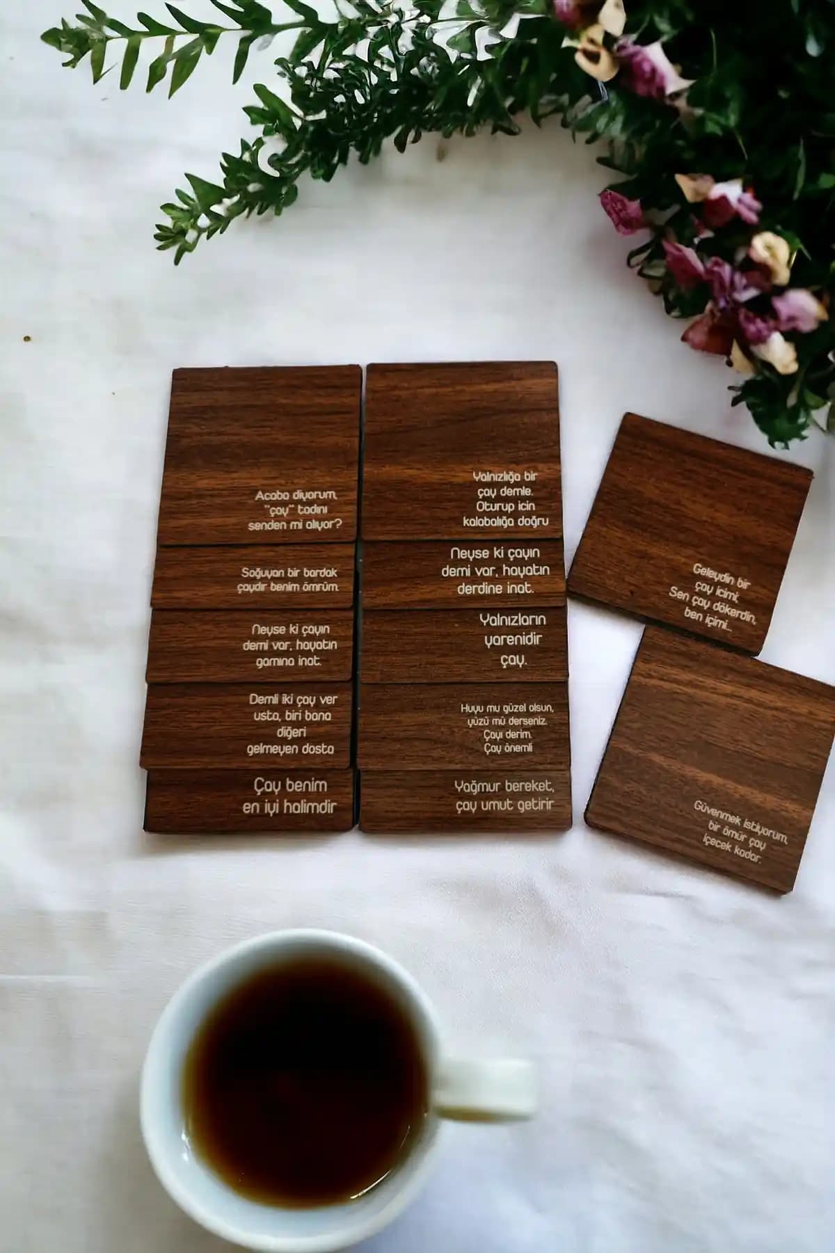 Ahşap Kare Çay Sözleri Yazılı Bardak Altlığı Seti Modern ve Dayıklı Tasarım