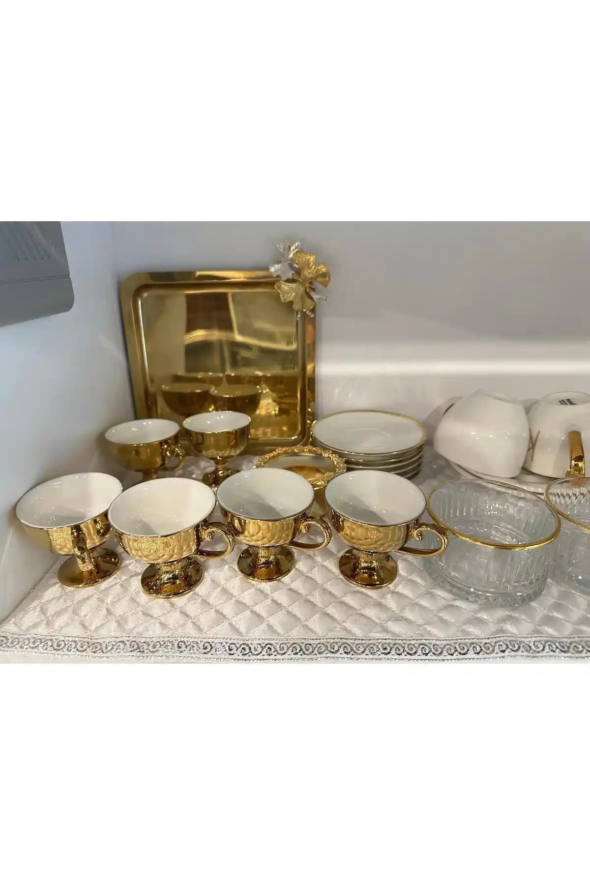 Alper Başhelvacı Beyaz Kapitone Saten Raf Örtüsü 50cm x 10m Zarif ve Dayanıklı Tasarım