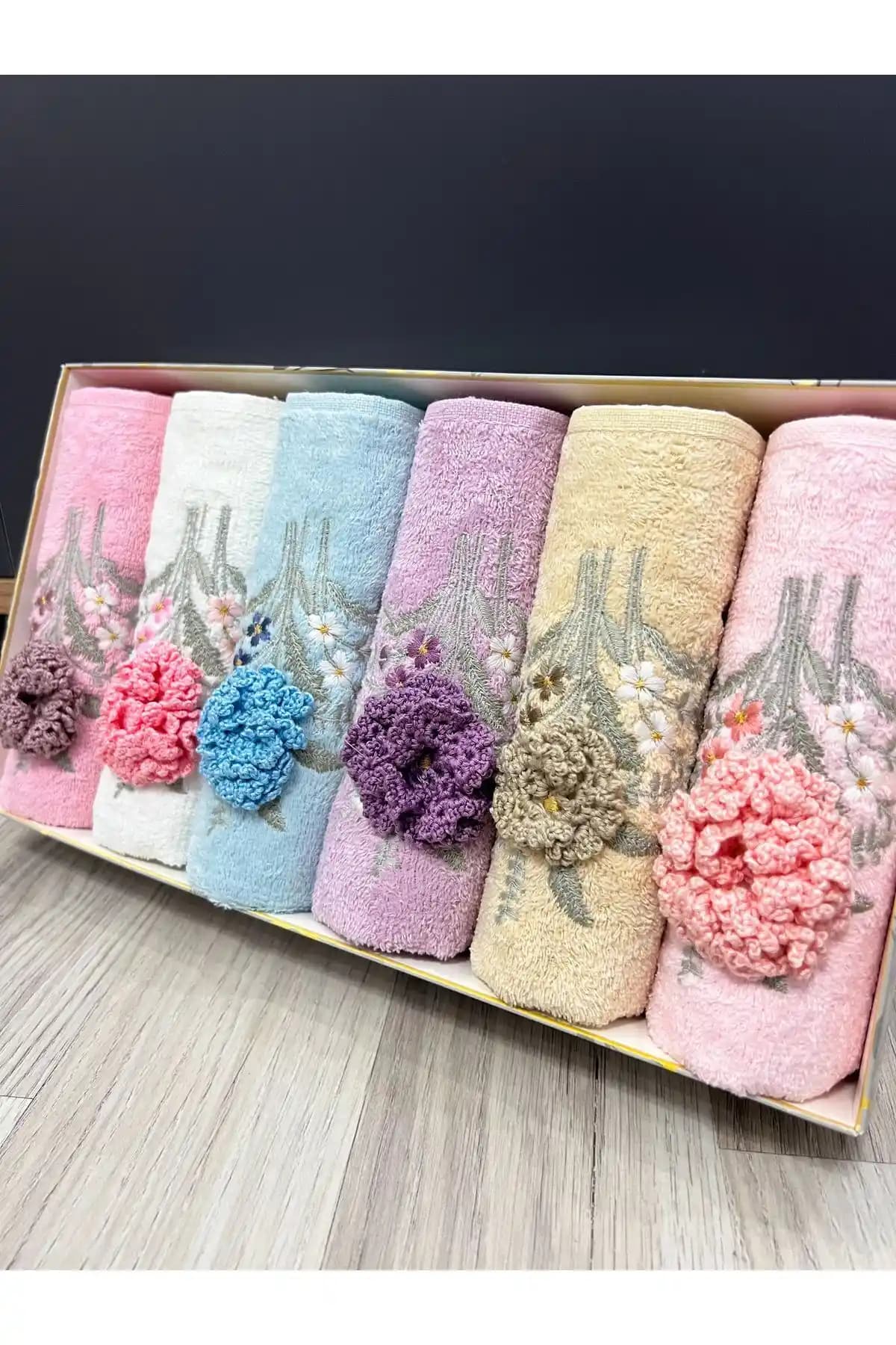 AYHANHOME 3D Elişi Çiçek Nakışlı Kadife Havlu Seti - Şıklık ve Fonksiyonellik Bir Arada