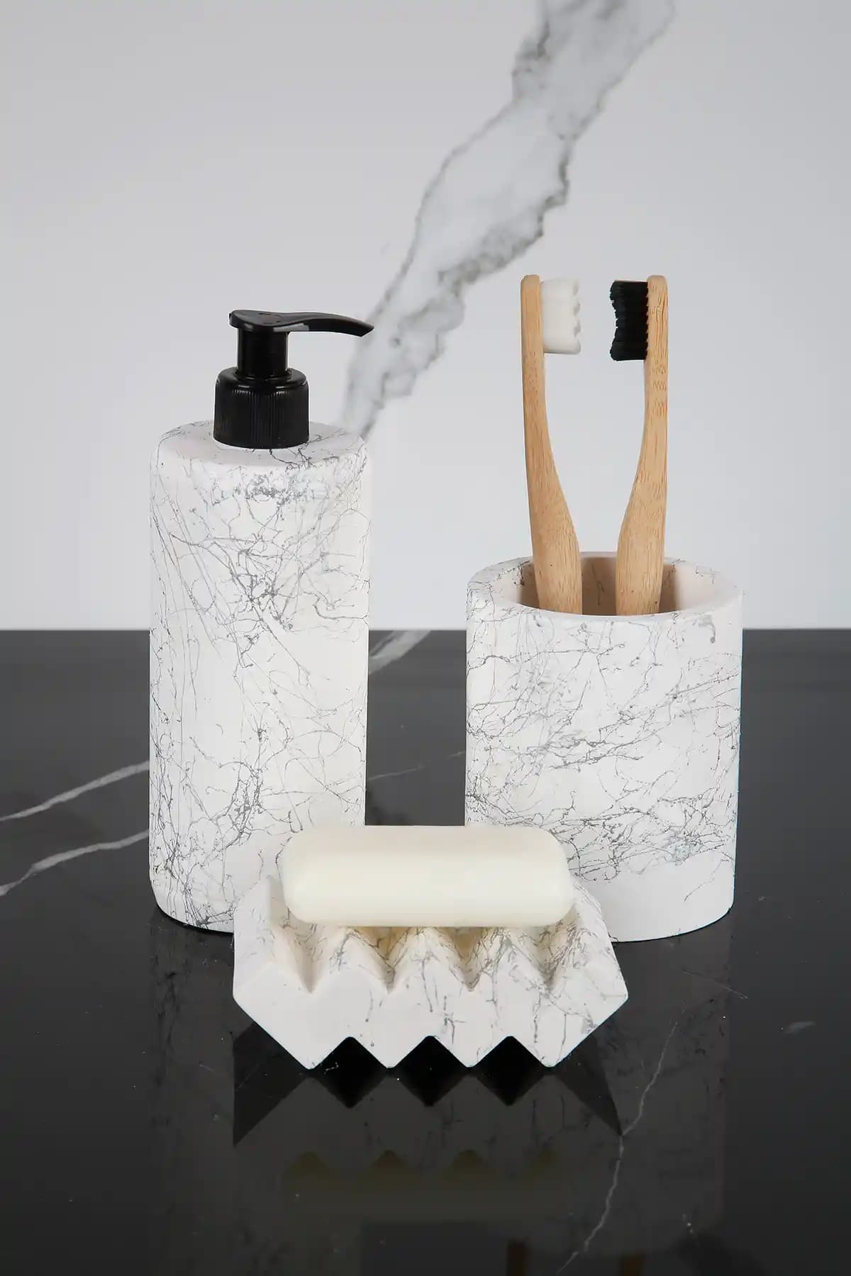 Betonmall 3 Parça Mermer Desenli Beton Banyo Seti Modern ve Dayanıklı Tasarım Çözümü