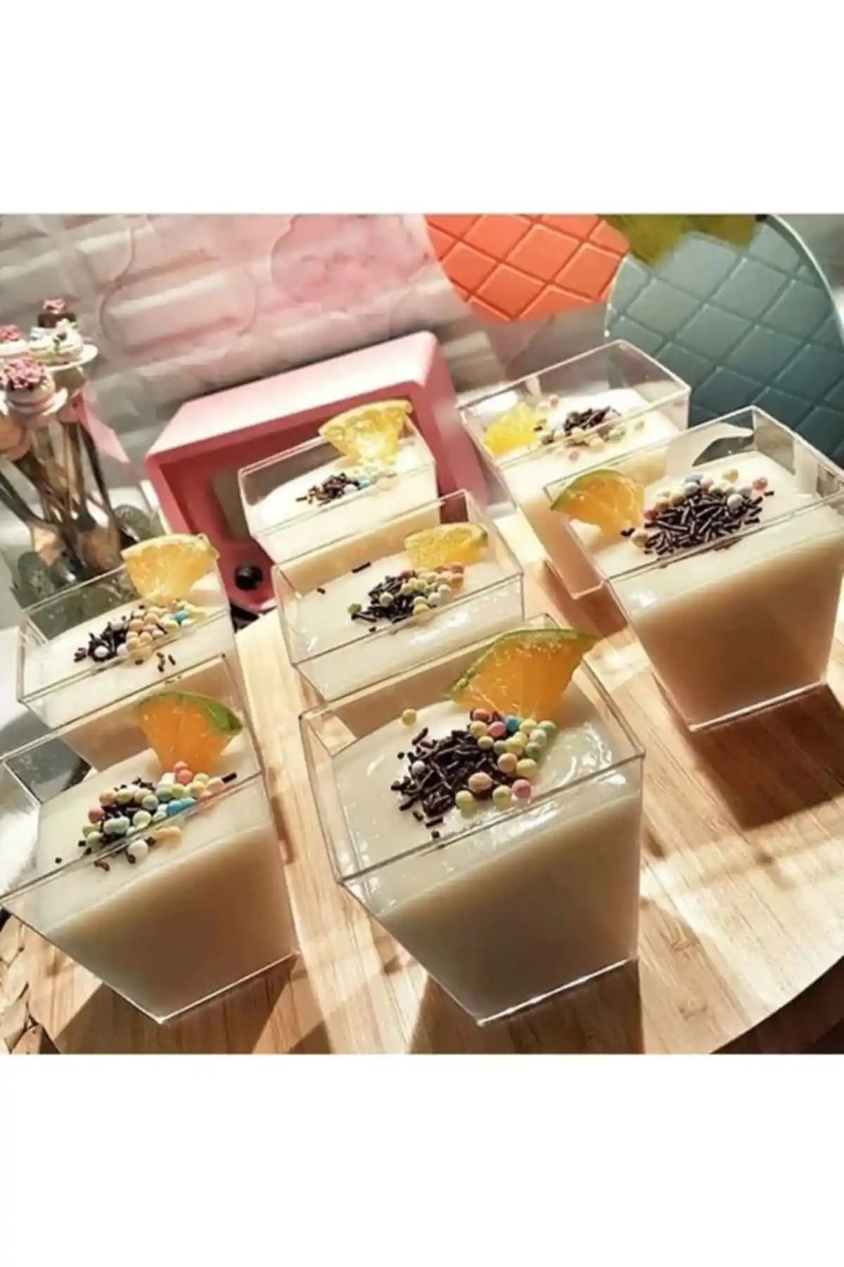 Cakes&Party Kübik Kase Tatlı Kabı: Şık ve Pratik Sunum İçin Uygun Mutfak Gereci