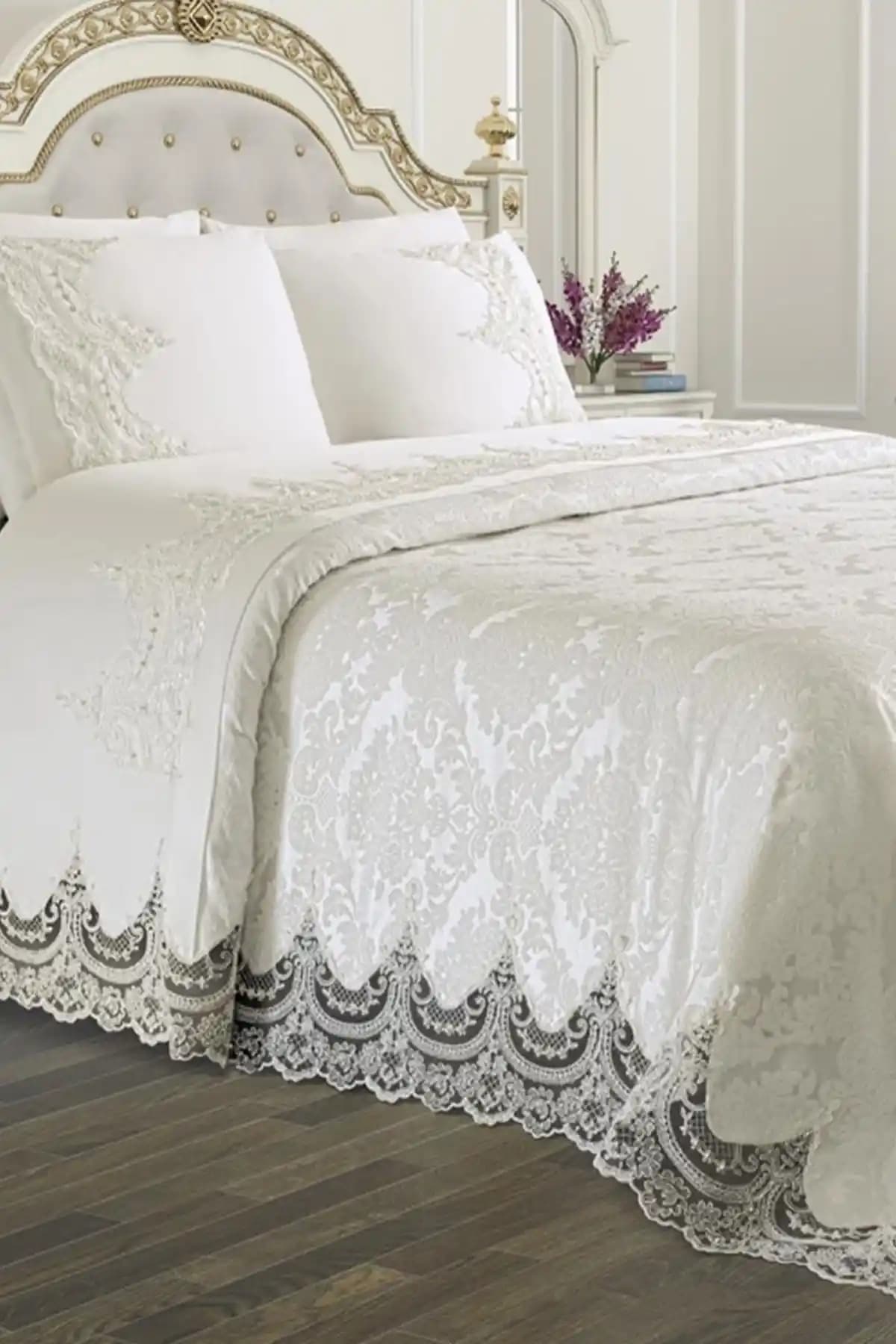 Çeyiz Diyarı Fransız Güpürlü Çeyizlik Pike Takımı Arus Krem Şıklık ve Konfor Sunar