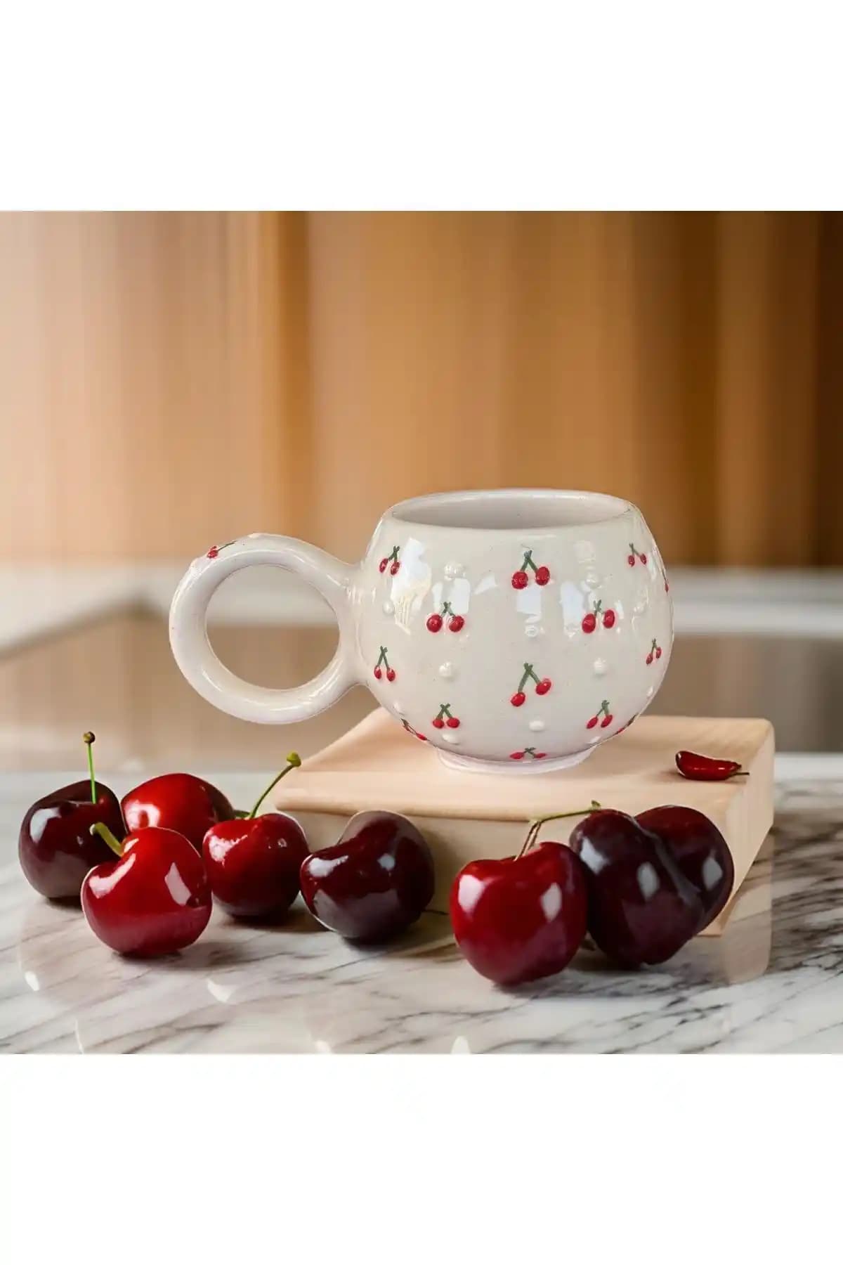 Çiporcal Seramik Mug Kupa: El İşçiliği ve Doğa Temasıyla Şık Bir Günlük Kullanım Ürünü