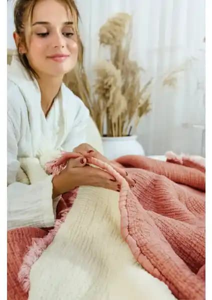 Destiny Hometex 6 Kat Müslin Yorgan: Şıklık ve Konfor Sunan Çok Yönlü Uyku Ürünü