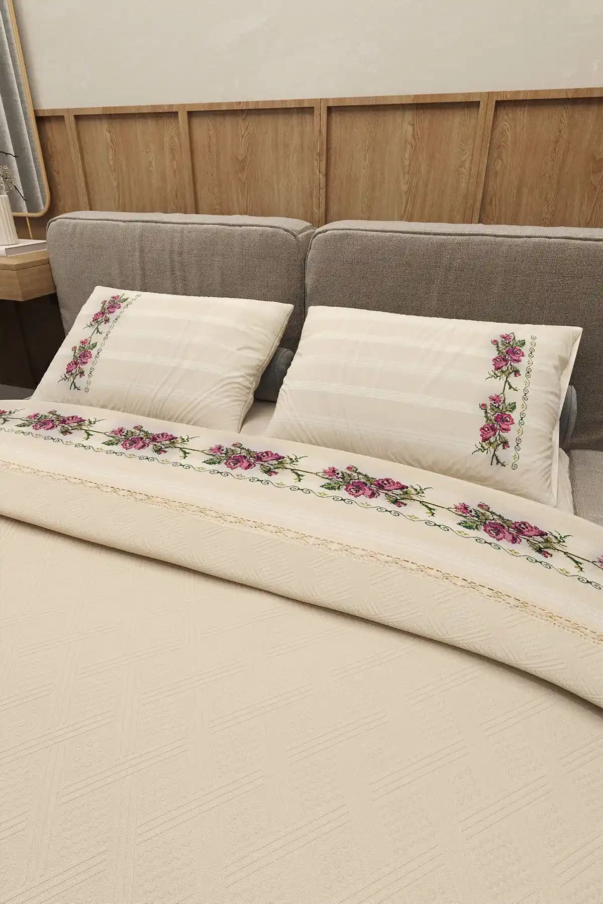 Durul Vintage Çift Kişilik Pike Takımı: Şık ve Konforlu Yatak Dekorasyonu