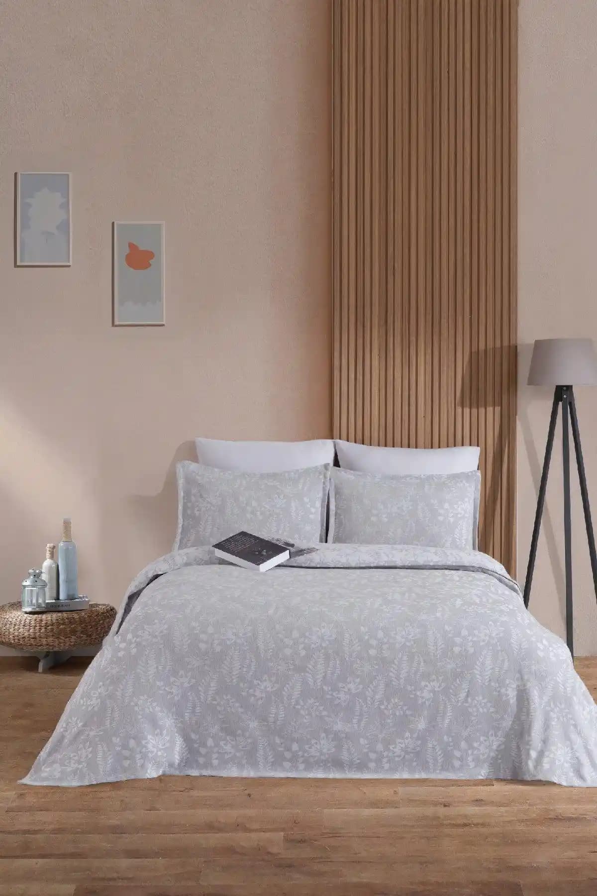 Elart Mokka Yatak Örtüsü: Doğal ve Şık Tasarım ile Konforlu Uyku Ortamı