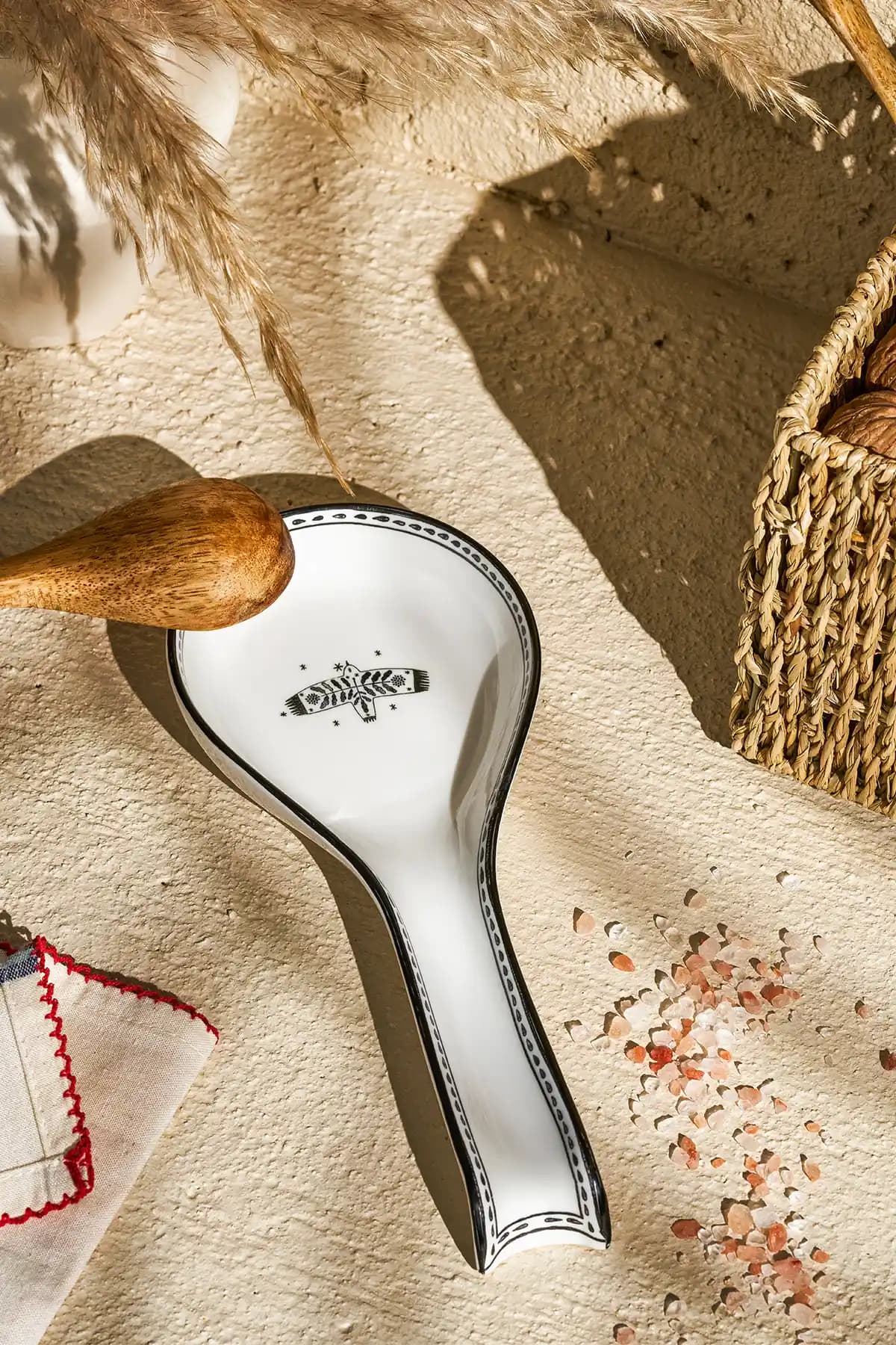 Emsan Artisan New Bone Kaşık Altlığı: Şık ve Dayanıklı Porselen Masa Dekorasyonu