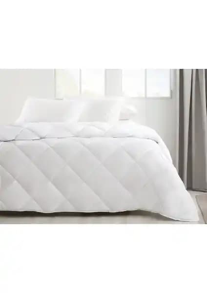 English Home Siesta Mikrofiber Yorgan: Modern Tasarım ve Yüksek Konfor Sunan Sıcak Tutucu Yatak Örtüsü