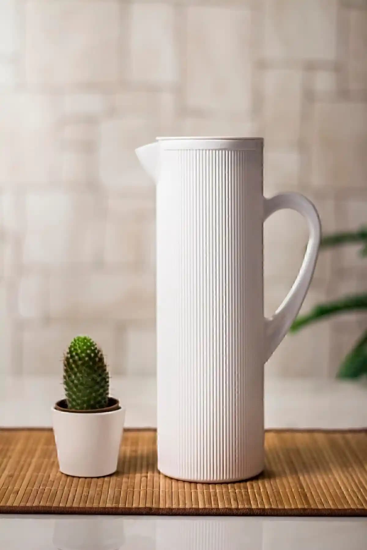 EWs Arkilik Barok 1,5 Lt Beyaz Sürahi Estetik ve Dayanıklı Mutfak Aksesuarı