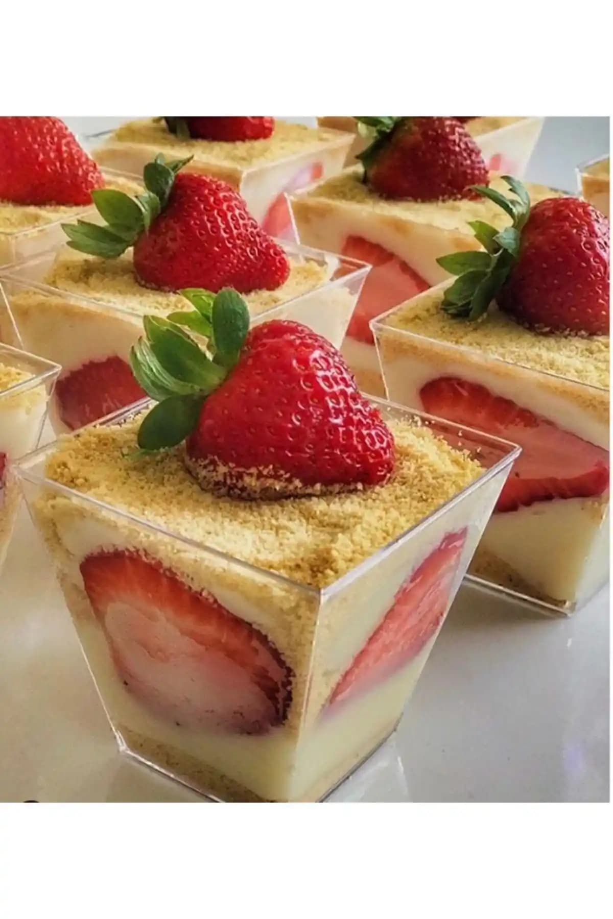 Genel Markalar Kübik Prizma Mika Plastik Sunum Kabı Şık ve Fonksiyonel Tasarım