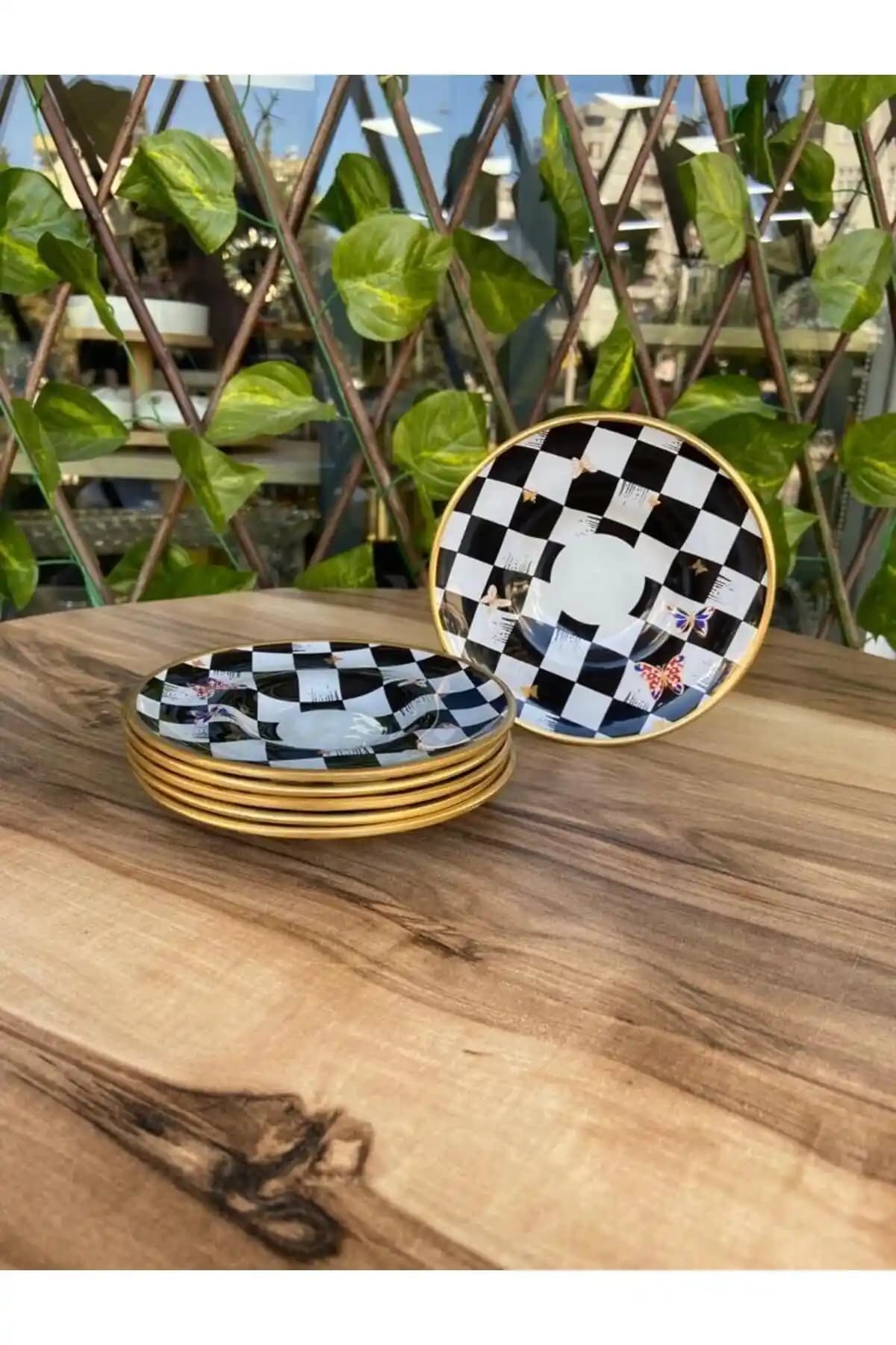 GÜRCÜGLASS Damalı Kelebekli Çay Tabağı: Şık ve Fonksiyonel Modern Cam Servis Ürünü