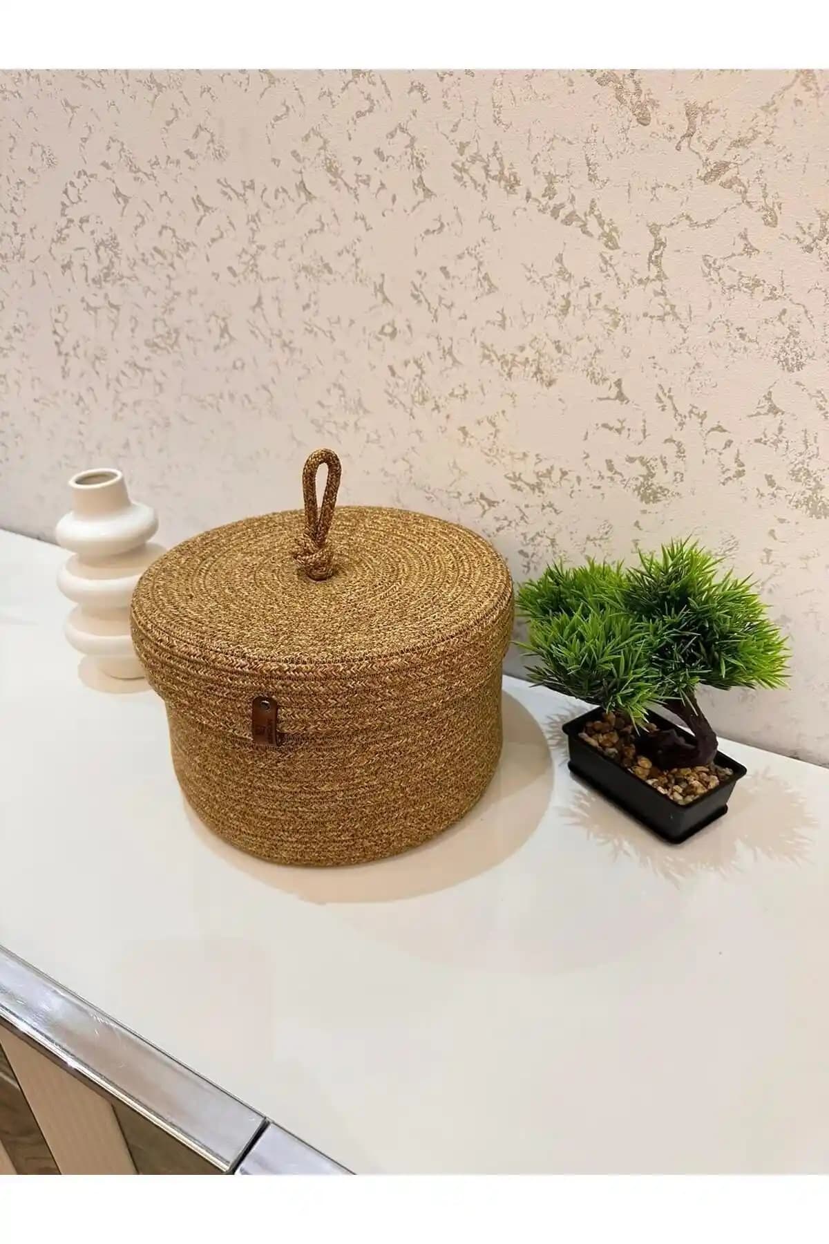 Hasır Jüt Kapaklı Sepet: Doğal ve Şık Depolama Çözümü Ev Dekorasyonuna Uygun
