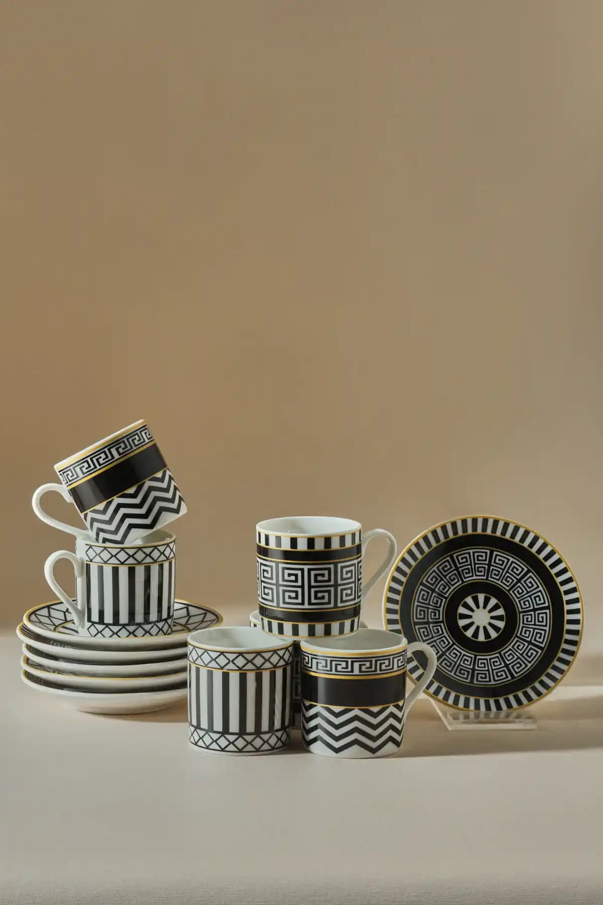 Karaca Helenistik 6 Kişilik Kahve Fincanı Seti Modern ve Şık Tasarımıyla Sofralarınıza Estetik Katıyor