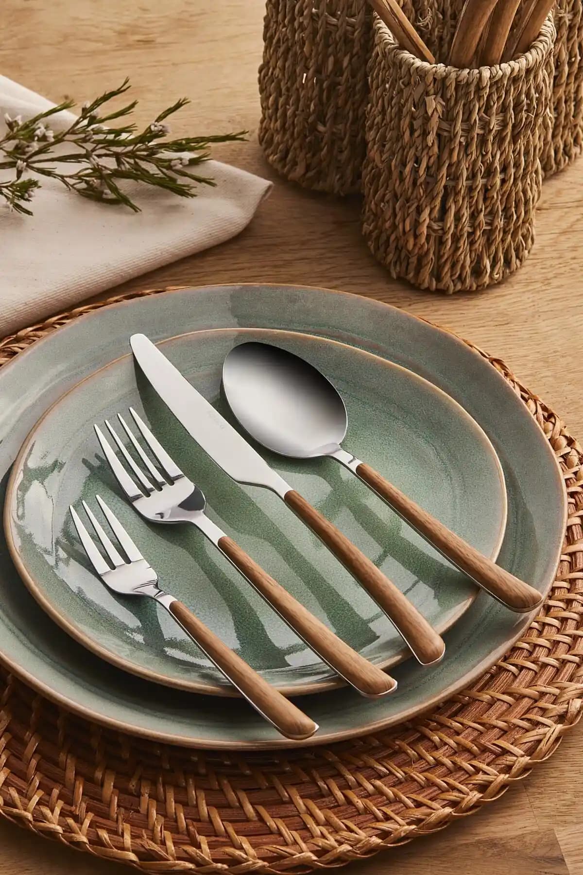 Karaca Melia Platin 6 Kişilik 24 Parça Çatal Kaşık Bıçak Takımı Detayları ve Özellikleri