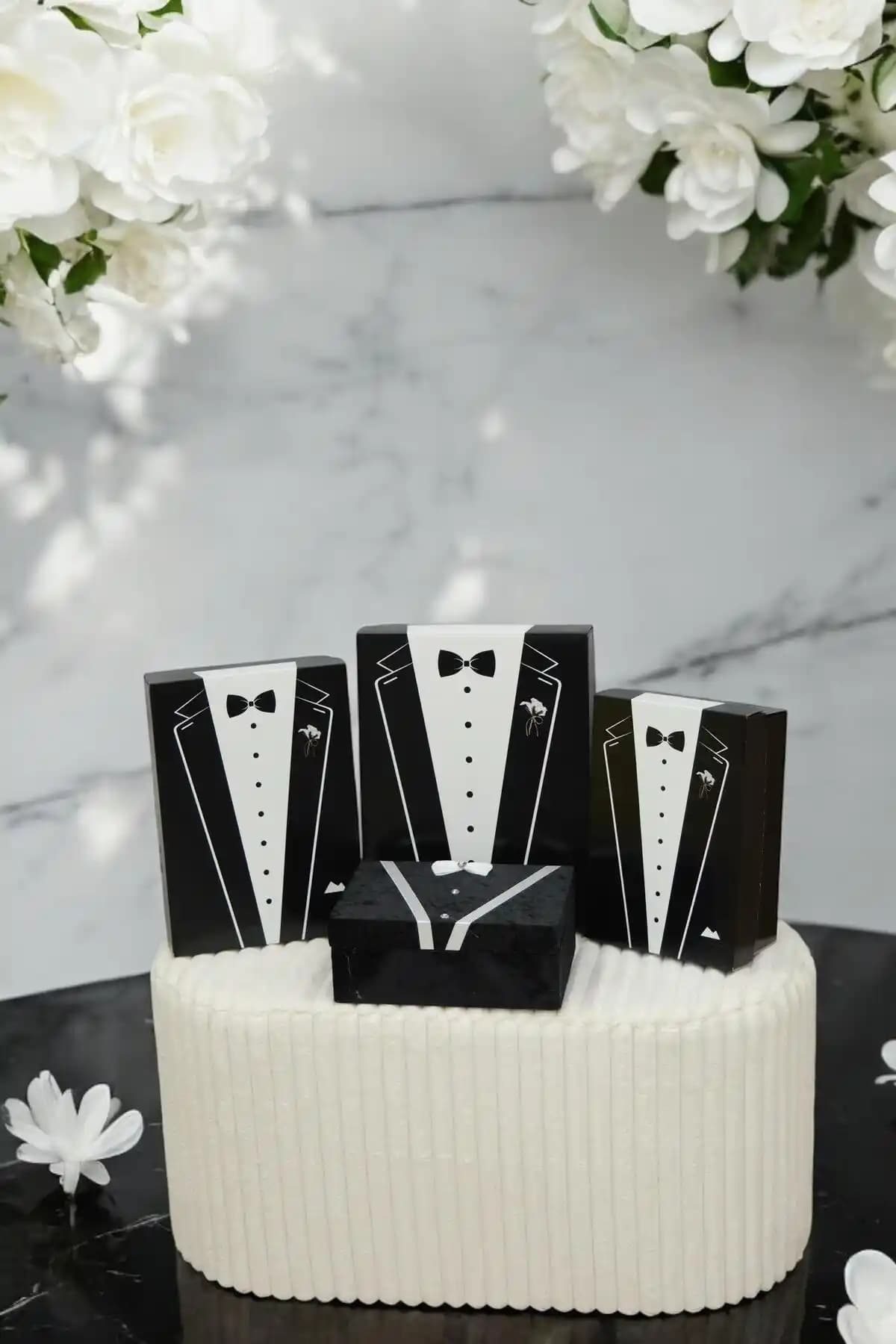 Kırçova Tekstil Lotusa 4'lü Damat Bohça ve Çeyiz Kutusu Seti Modern Tasarım ve Dayanıklılık