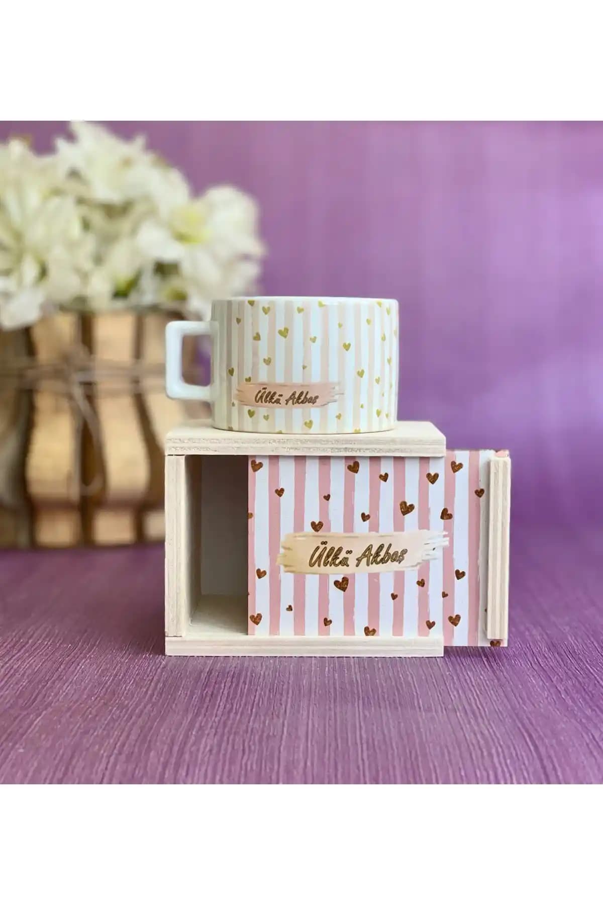 Kişiye Özel Altın Işıltılı Kalp Tasarımlı Kutulu Kupa Hediye Seçenekleri