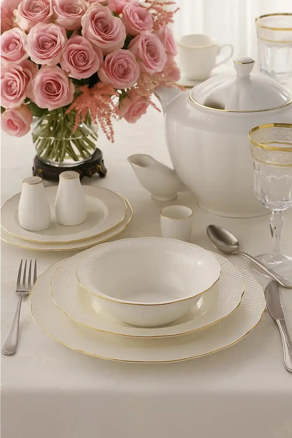 Kütahya Porselen Bone Ilay 83 Parça 12 Kişilik Yemek Takımı: Şıklık ve Dayanıklılık