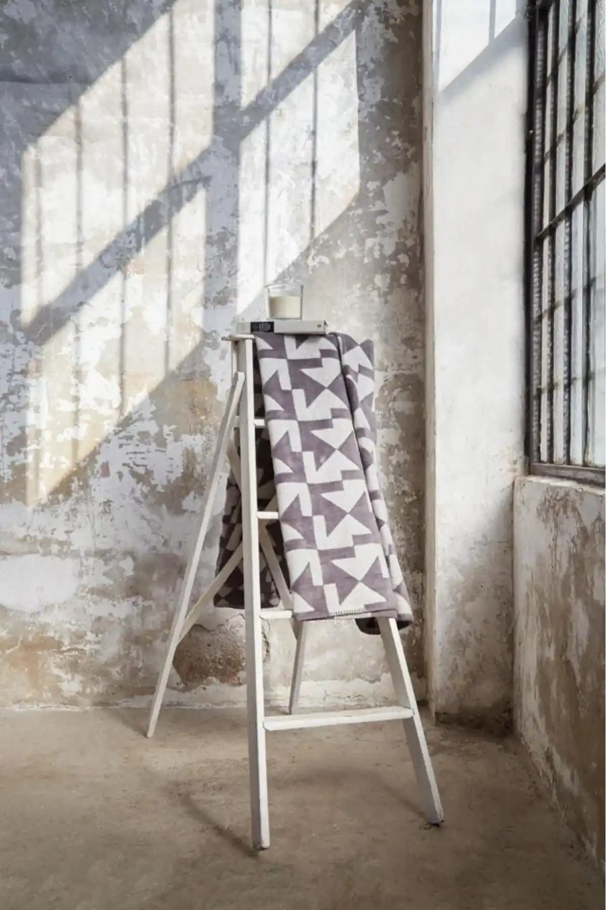 Lolavien Çift Kişilik Peluş Battaniye: Yumuşak ve Şık Tasarımıyla Sıcaklık Sunar