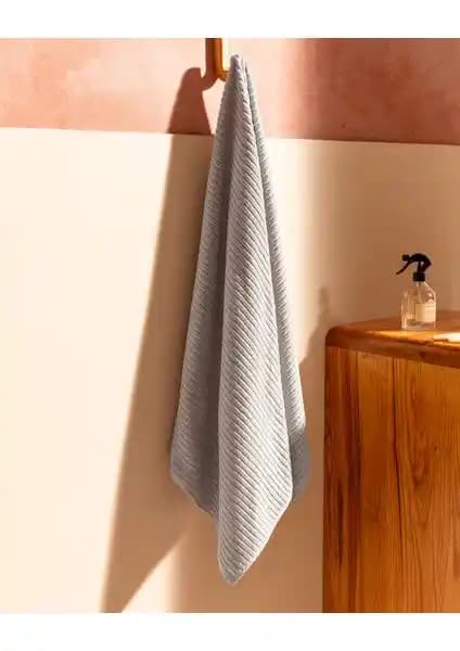 Madame Coco Carla Banyo Havlusu Modern ve Şık Tasarımıyla Günlük Kullanım İçin Uygun