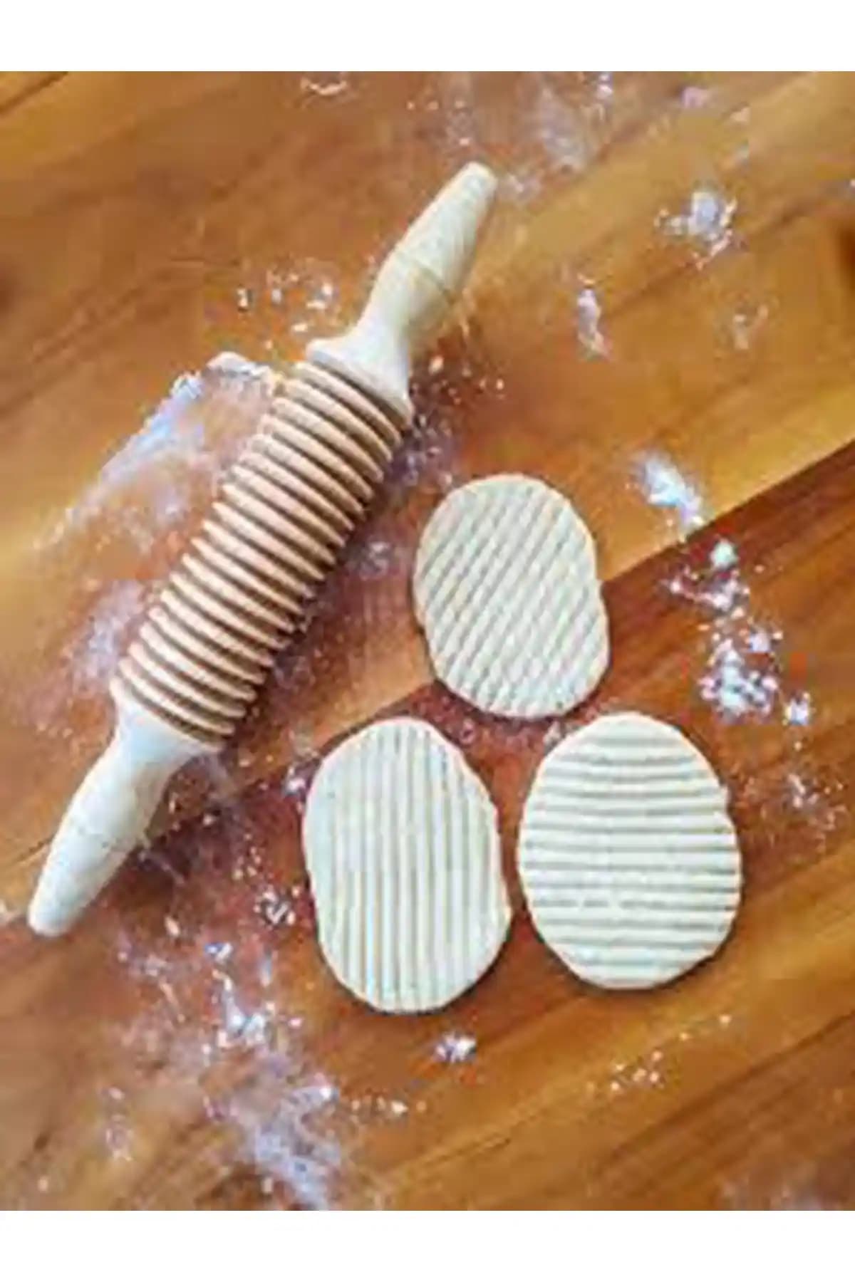 Masif Kayın Ağacından Çizgili Merdane: Estetik ve Dayanıklı Mutfak Gereçleri