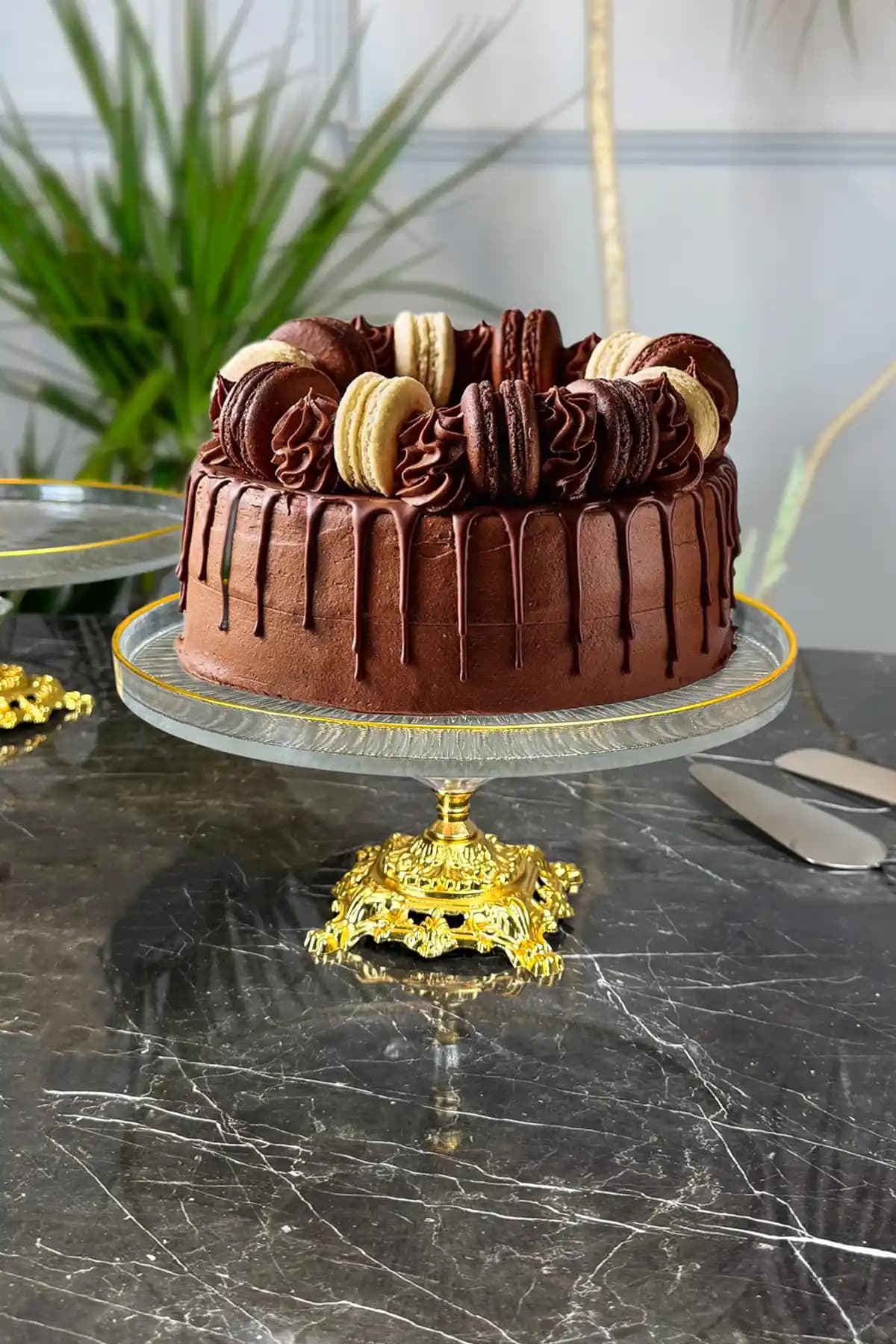 MAY HOME Gold Metal Ayaklı Sunumluk Modern Tasarımıyla Şıklık ve Fonksiyonellik Sunar