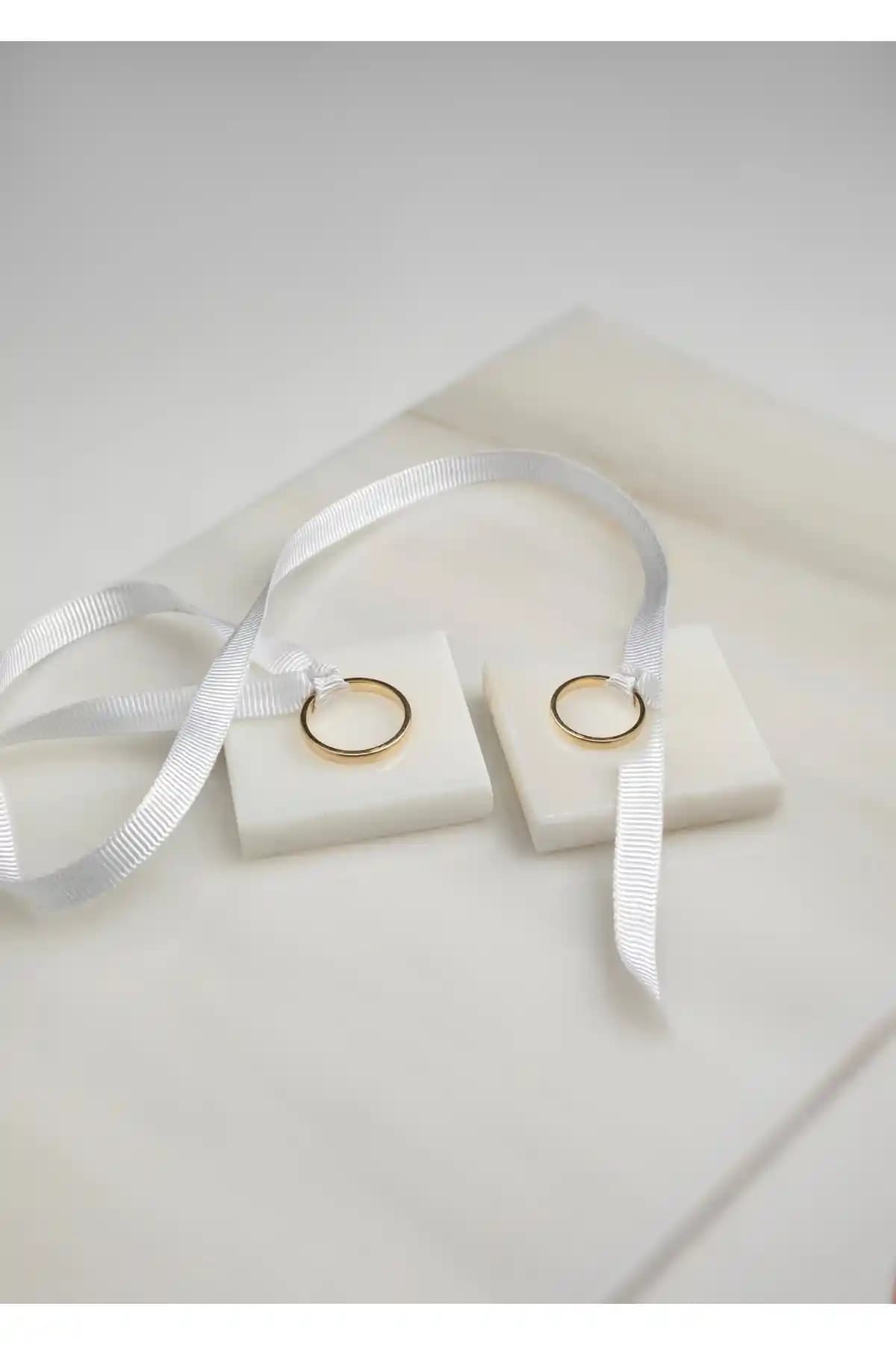 Mermer Doğal Söz ve Nişan Yüzük Yükseltici Estetik ve Dayanıklı Tasarım