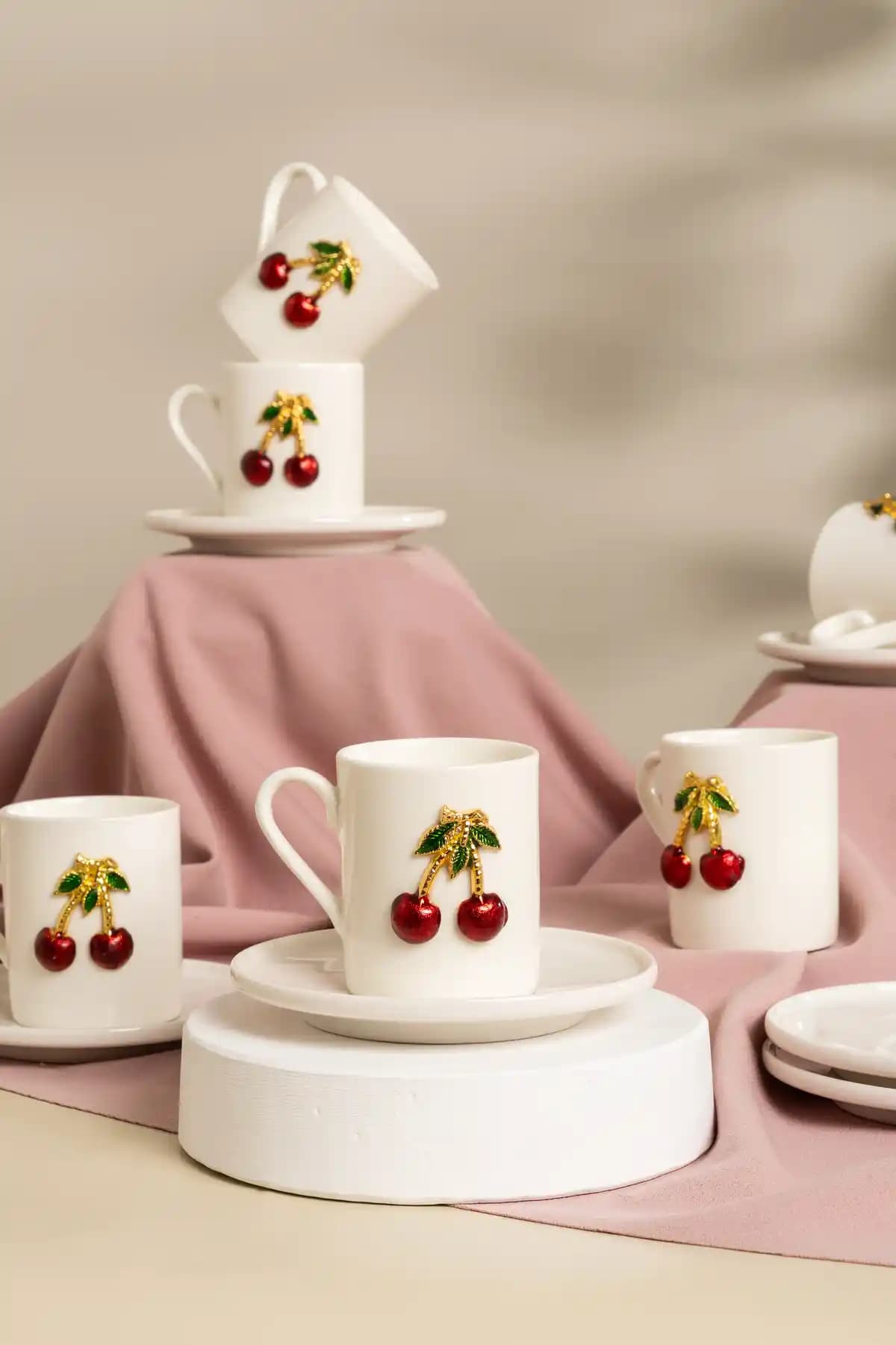 MEST 6 Kişilik Kiraz Modeli Porselen Kahve Fincan Takımı Modern ve Şık Tasarım