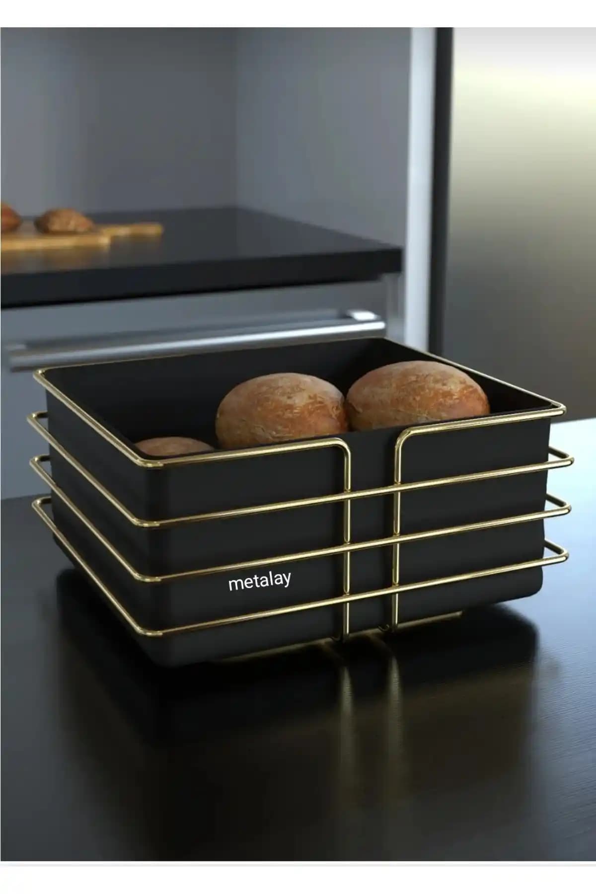 Metal Şeritli Kare Gold Ekmeklik: Şıklık ve Fonksiyonellik Sunan Modern Mutfak Gereci