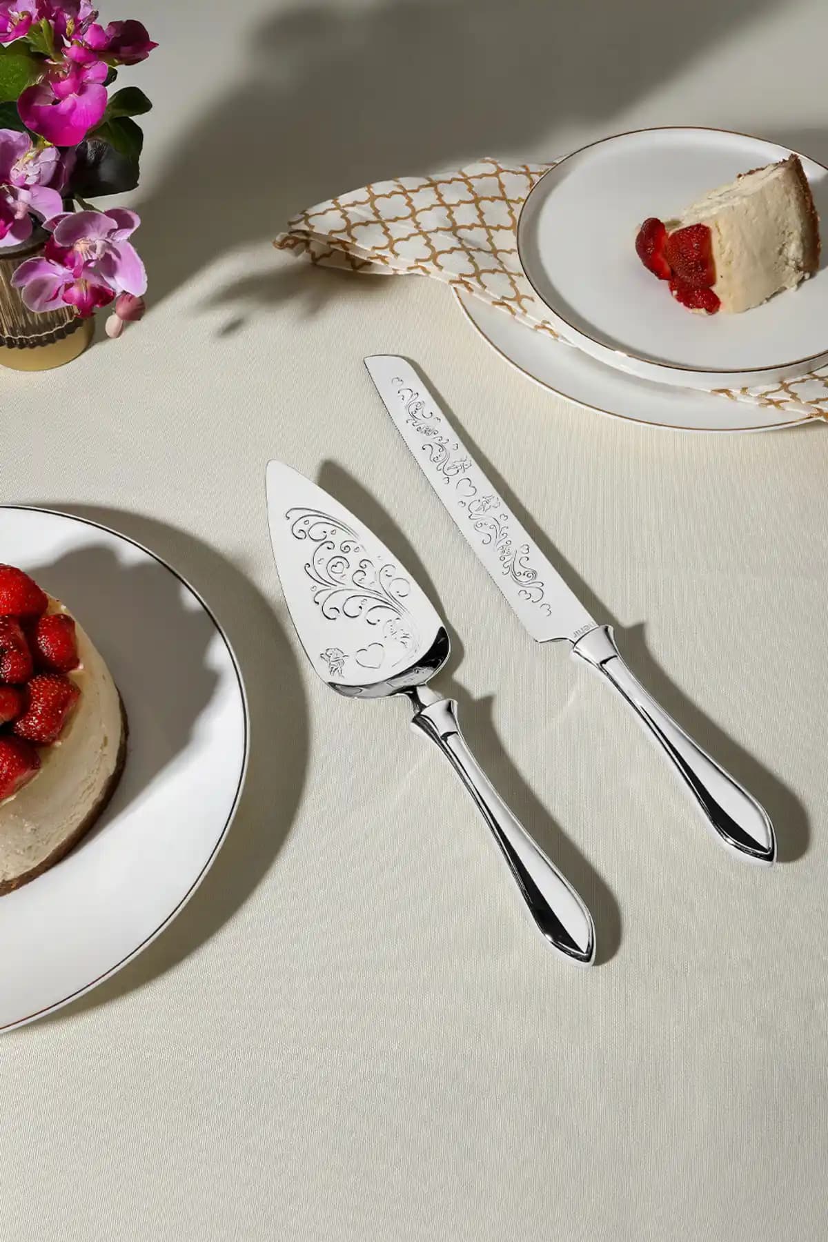 Nehir Defne Sade 2 Parça Paslanmaz Çelik Kek Servis Seti Şık ve Dayanıklı Mutfak Gereçleri