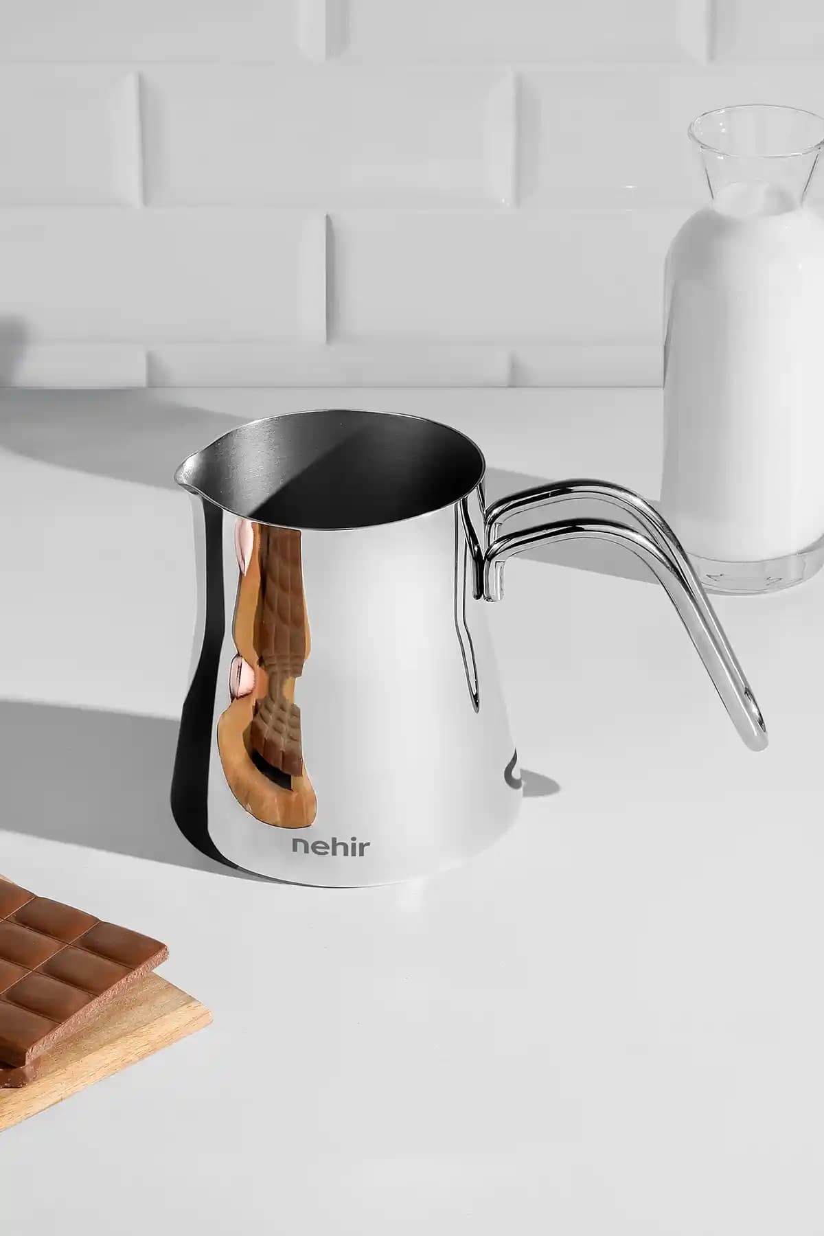 Nehir Maxi 1200 ML Çelik Sütlük: Dayanıklı ve Şık Mutfak Gereçleri