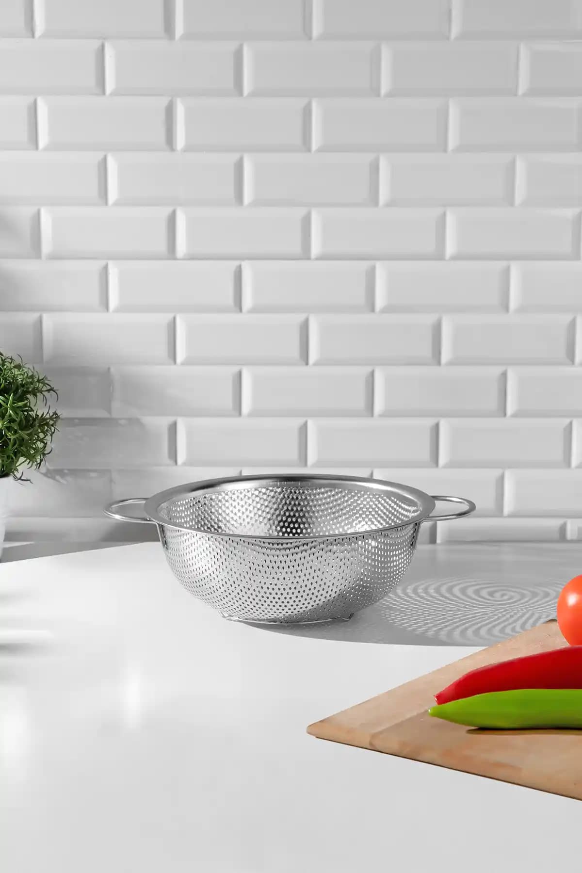 Nehir Paslanmaz Çelik 20 Cm Süzgeç: Dayanıklı ve Pratik Mutfak Gereçleri