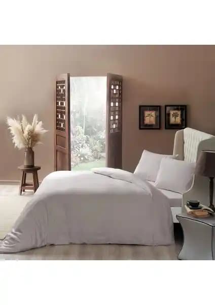 Taç Everyday Saten Nevresim Takımı Vizon Renk Çift Kişilik Yataklar İçin Şıklık ve Konfor Sunar