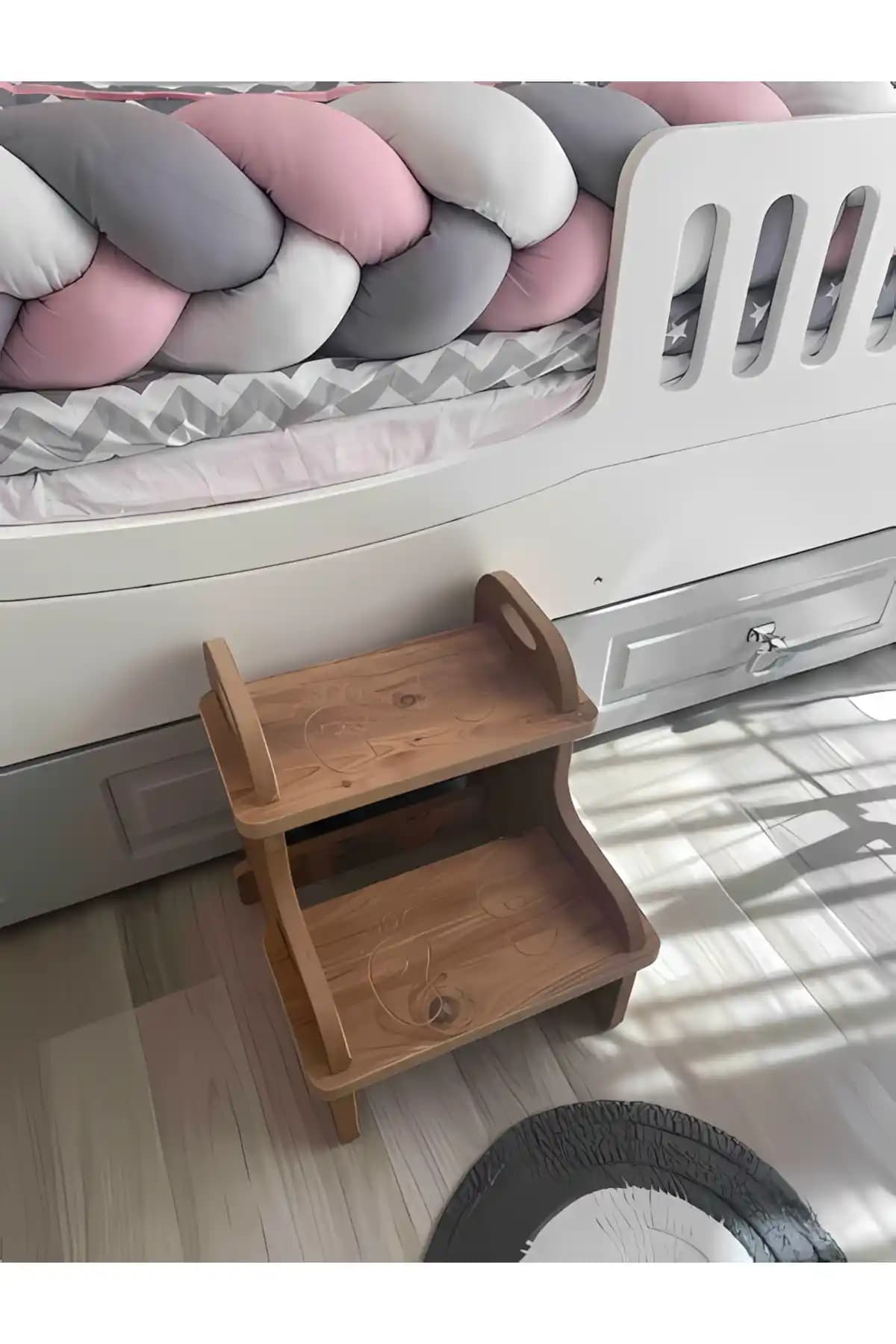 Tofo Kids Ahşap Basamak Tabure: Güvenli ve Şık Çocuk Yükseltici Ürün