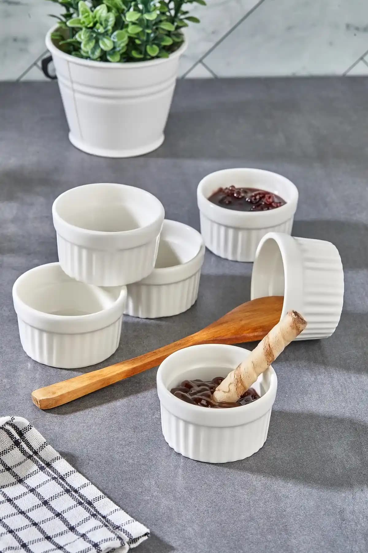 Wonder Lüx 6'lı Beyaz Porselen Mini Reçellik Sosluk Tabak Seti Şık ve Dayanıklı Sunum Çözümü