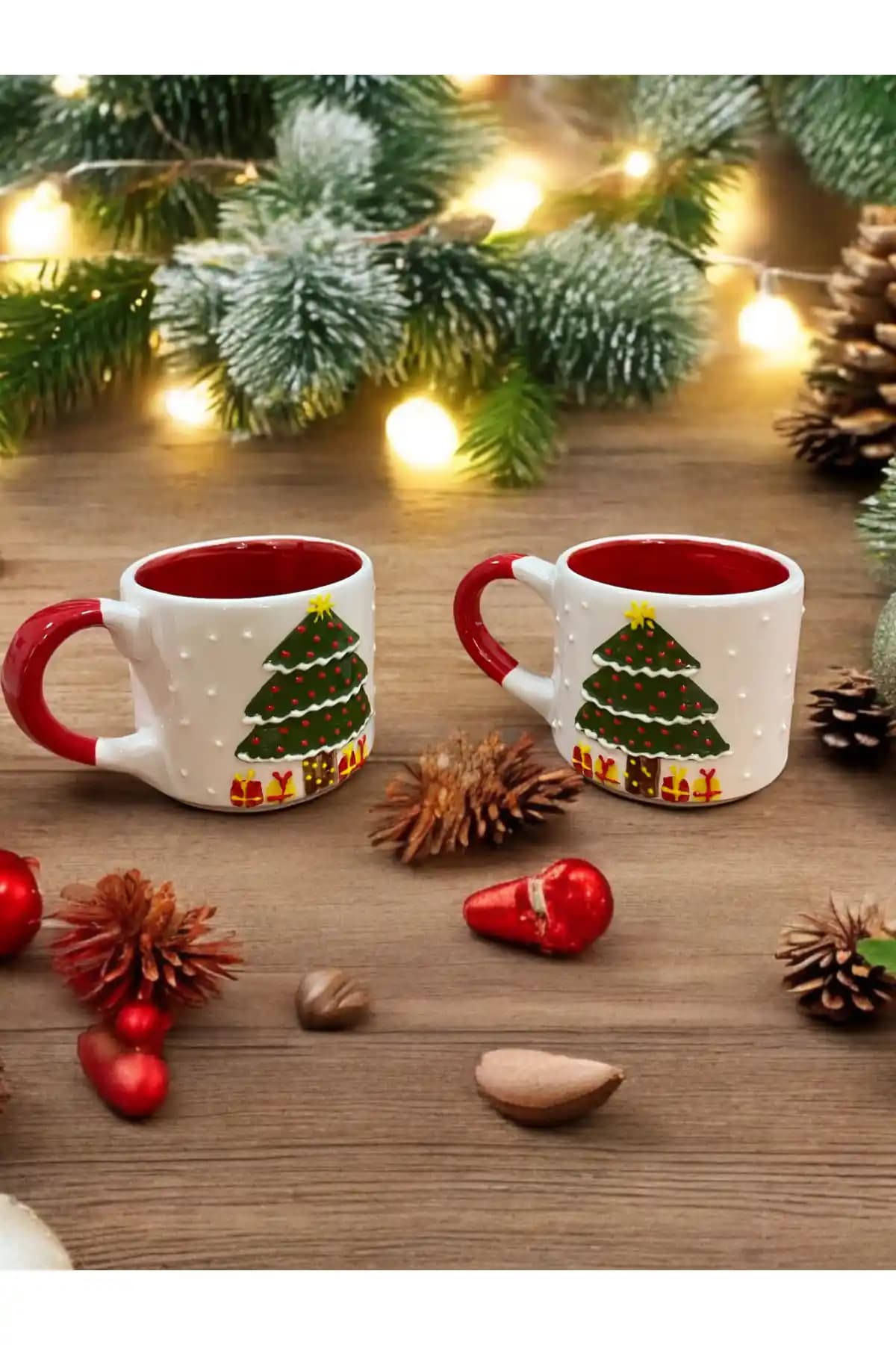 Yılbaşı Temalı Kabartmalı Kırmızı Ağaç Desenli El Yapımı Seramik Kupa 190 ml