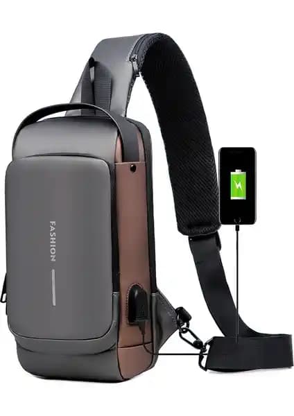 China Dolls Erkek Moda Omuz Çantası Modern ve Fonksiyonel Tasarımıyla Öne Çıkıyor