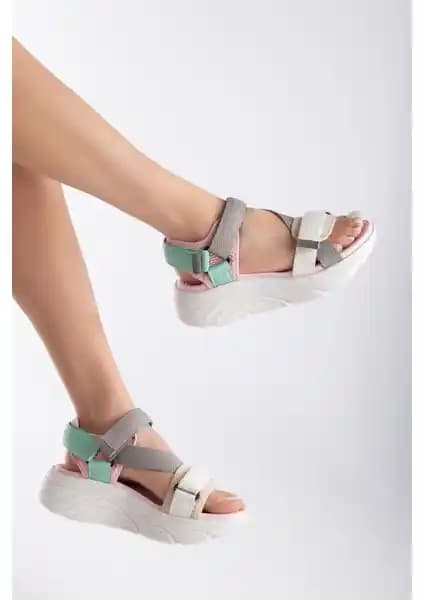Kadınlar İçin Şık ve Rahat Dolgu Topuk Spor Sandaletler Günlük Kullanım İçin