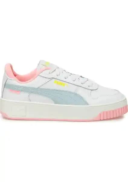 Puma Carina Street Beyaz Kadın Sneaker Günlük Şıklık ve Konfor Sunan Modern Tasarım