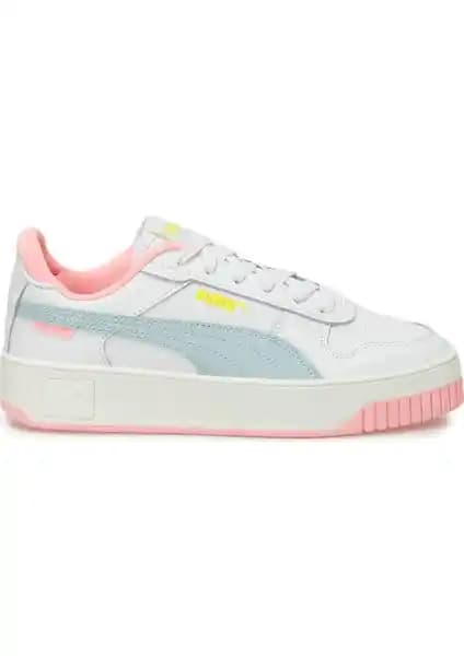 Puma Carina Street Beyaz Kadın Sneaker Günlük Şıklık ve Konfor Sunan Modern Tasarım