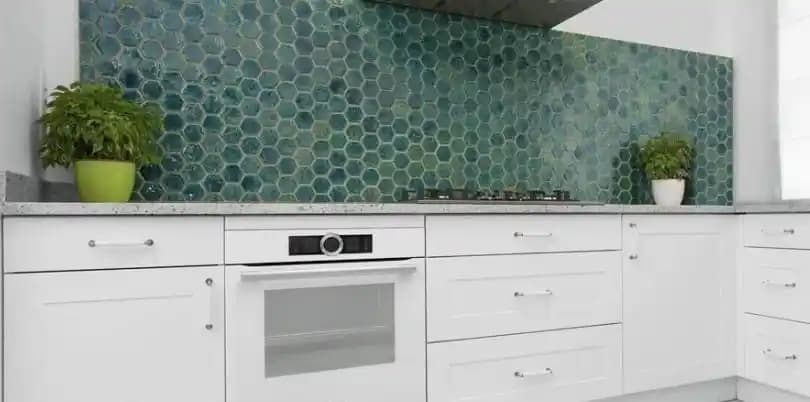 Banyo Dekorasyonunda Mozaik Karolarla Renk ve Aksesuar Uyumu İçin Tasarım Önerileri