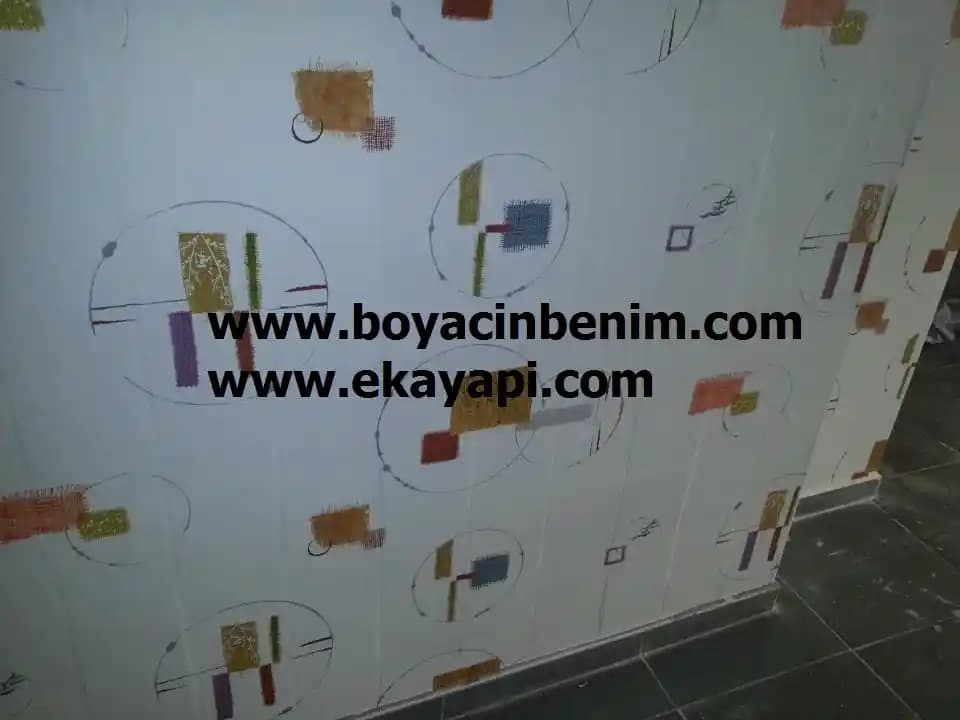 Banyo Duvarları İçin Boya ve Duvar Kağıdı Seçimi: Dayanıklılık ve Estetik Analizi