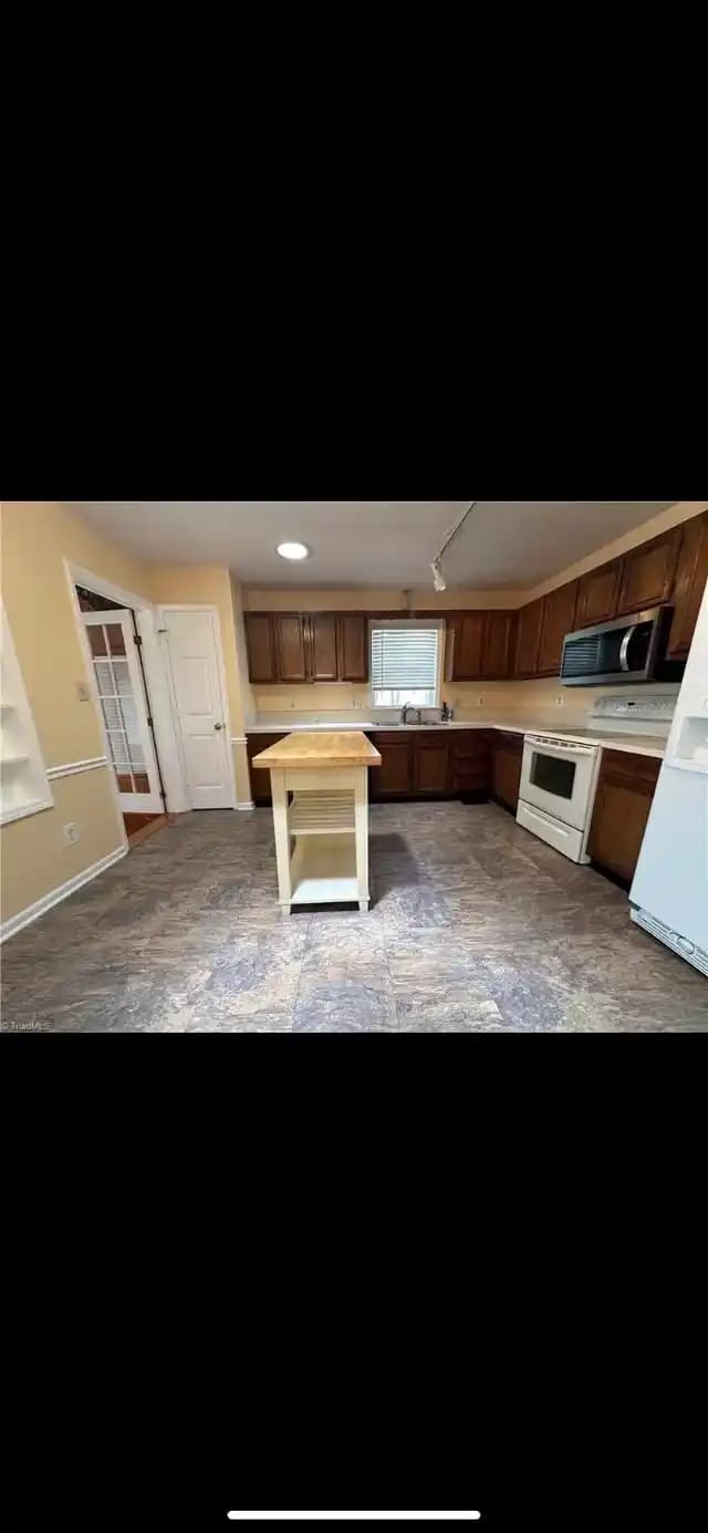 Bütçeye Uygun Ahşap Dolaplarla Uyumlu Mutfak Yenileme Tasarım Önerileri