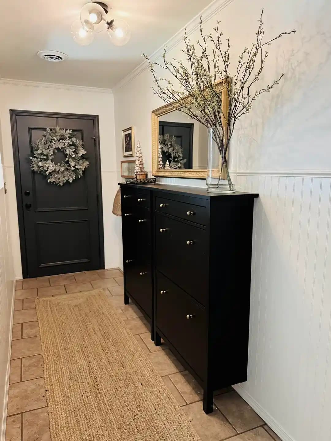 Ev Giriş Dekorasyonunda Öncesi ve Sonrası: Siyah Kapı, Ayna ve Aydınlatma Değişimleri