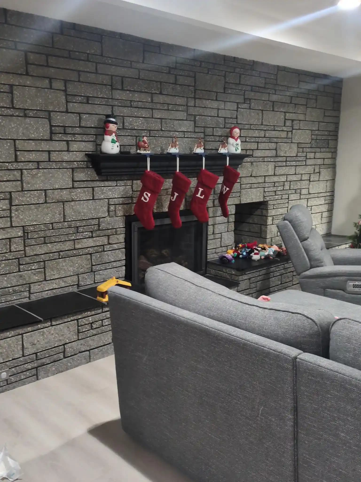 Gri ve Soğuk Duvarları Sıcak ve Davetkar Mekanlara Dönüştürme Yöntemleri