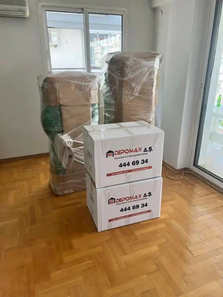 Küçük Dairelerde Giriş Açık Depolama Alanlarının Fonksiyonel ve Estetik Kullanımı