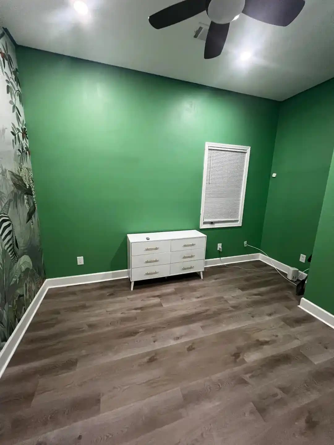 Orman Temalı Bebek Odasında Renk Uyumu ve Doğal Dekorasyonun Önemi