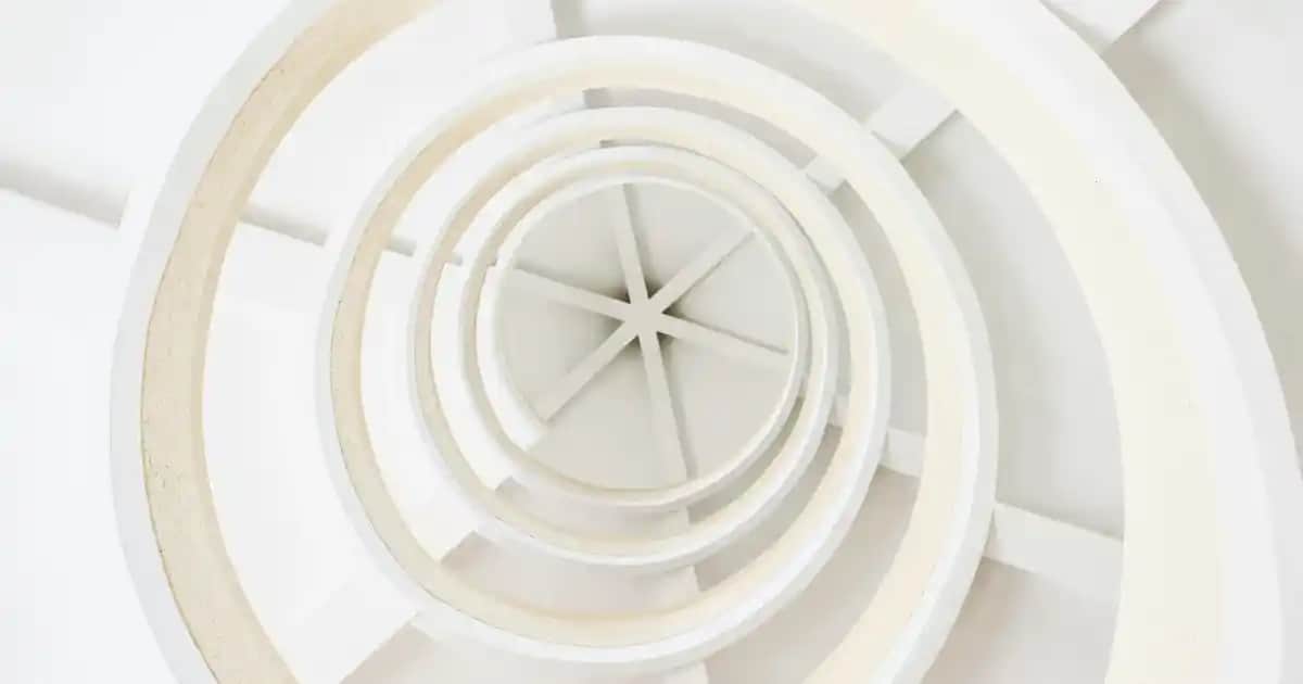 4 Kişilik Yemek Masası Seçerken Dikkat Edilmesi Gerekenler ve Popüler Modeller