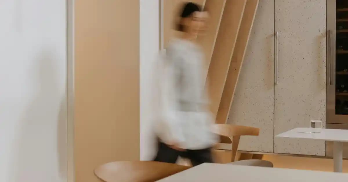 Ahşap Çiçeklik Sehpa Modelleri ve Dekorasyonda Doğal Sıcaklık Yaratmanın Yolları