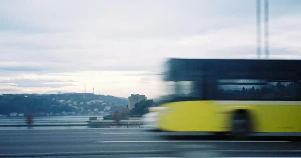 Ayna Çerçeve Modelleriyle Evinize Şıklık Katmanın Yolları ve Dekorasyon İpuçları